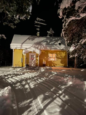 Mysigt hus på hästgård, mellan Jukkasjärvi och Kiruna Kiruna